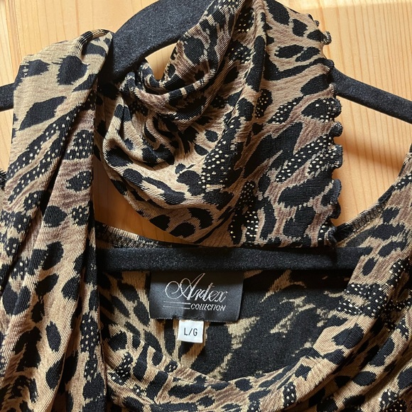 Size Large Animal print Tunic - Picture 3 of 8